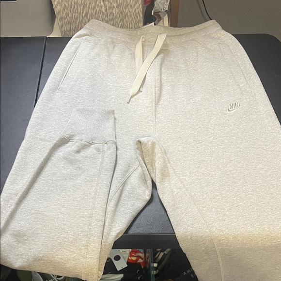 Nike Kids Light Gray Joggers - Picture 1 of 3